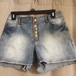 BLUE JEAN SHORTS